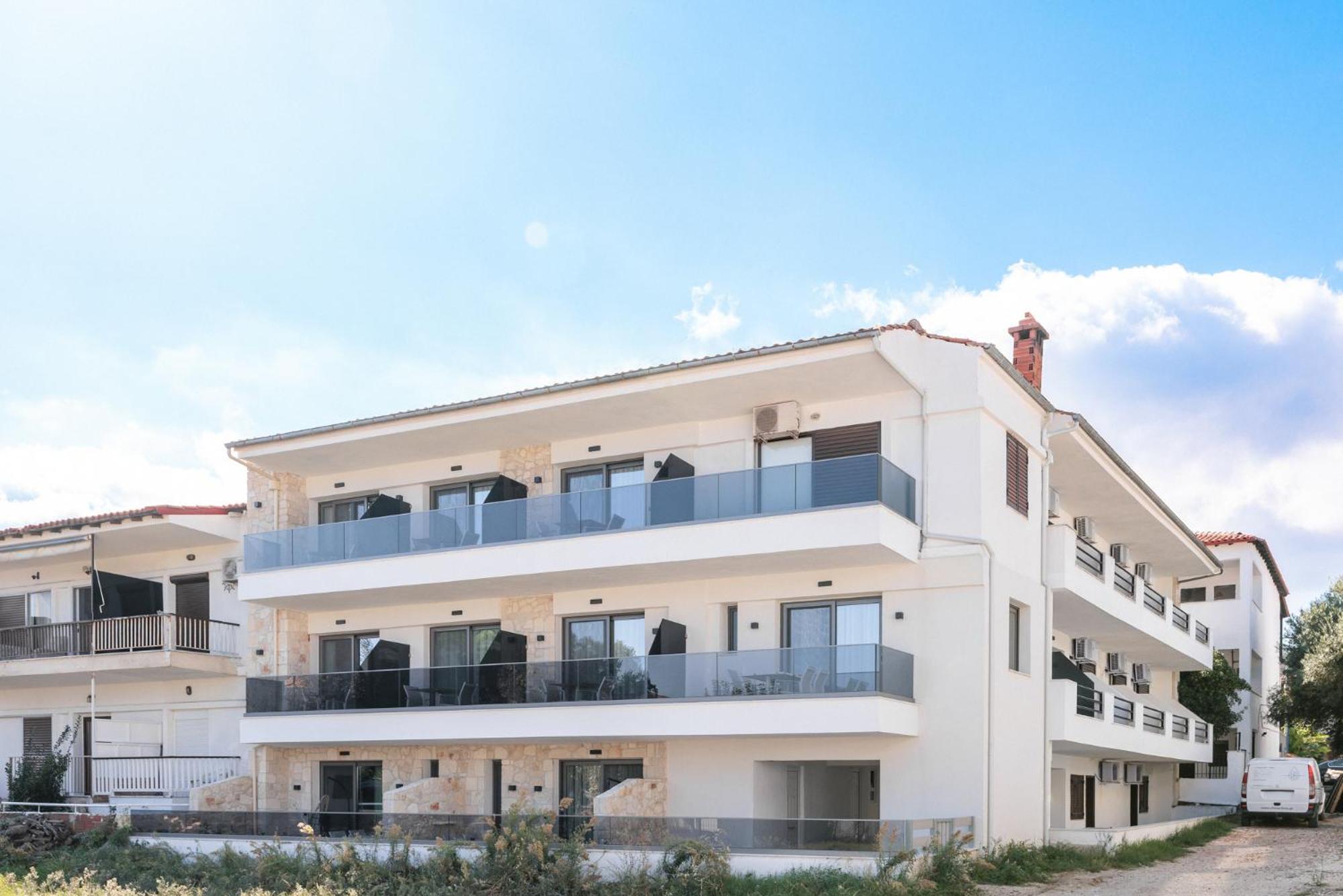 Amalthia Luxury Suites Polychrono Exterior photo