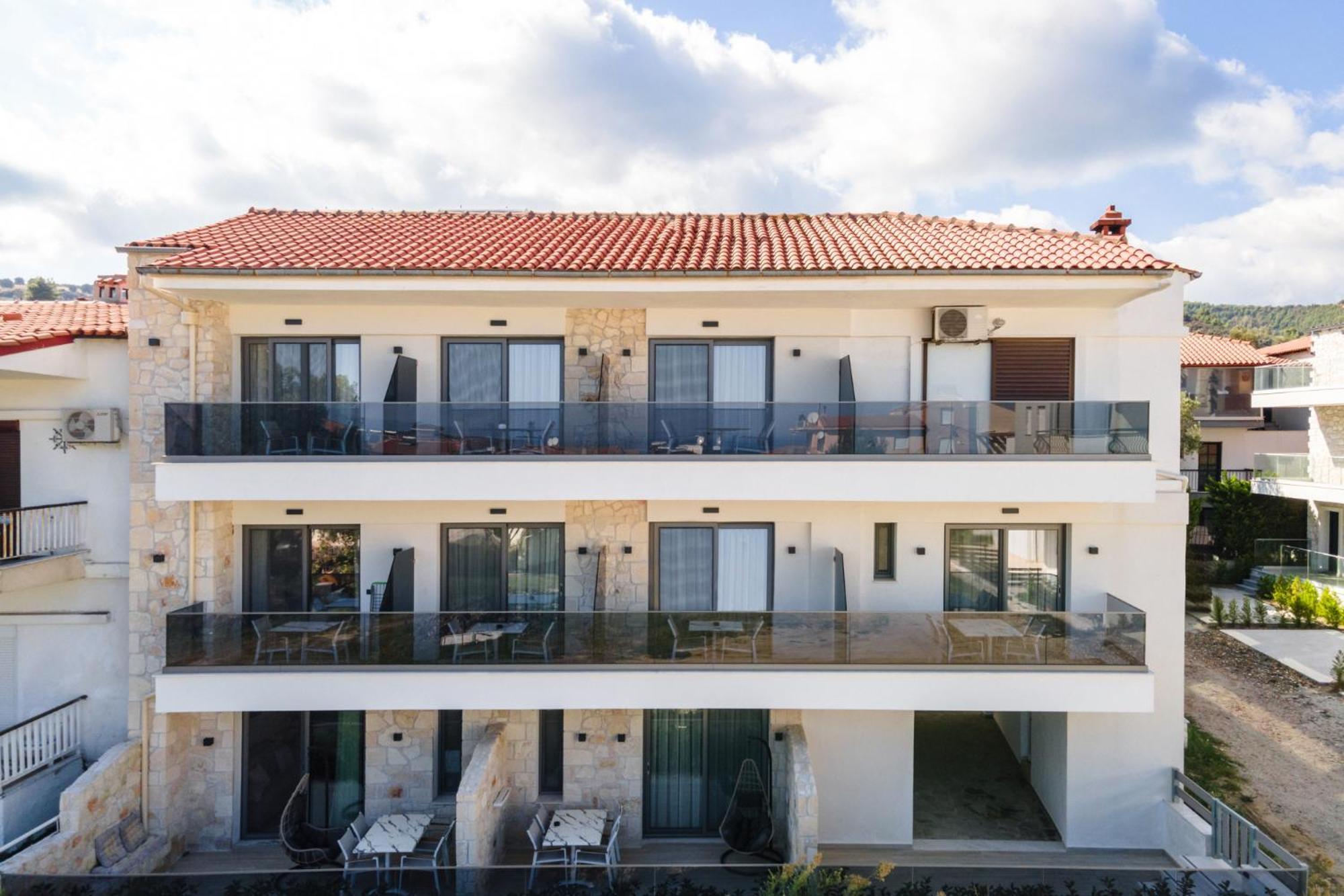 Amalthia Luxury Suites Polychrono Exterior photo