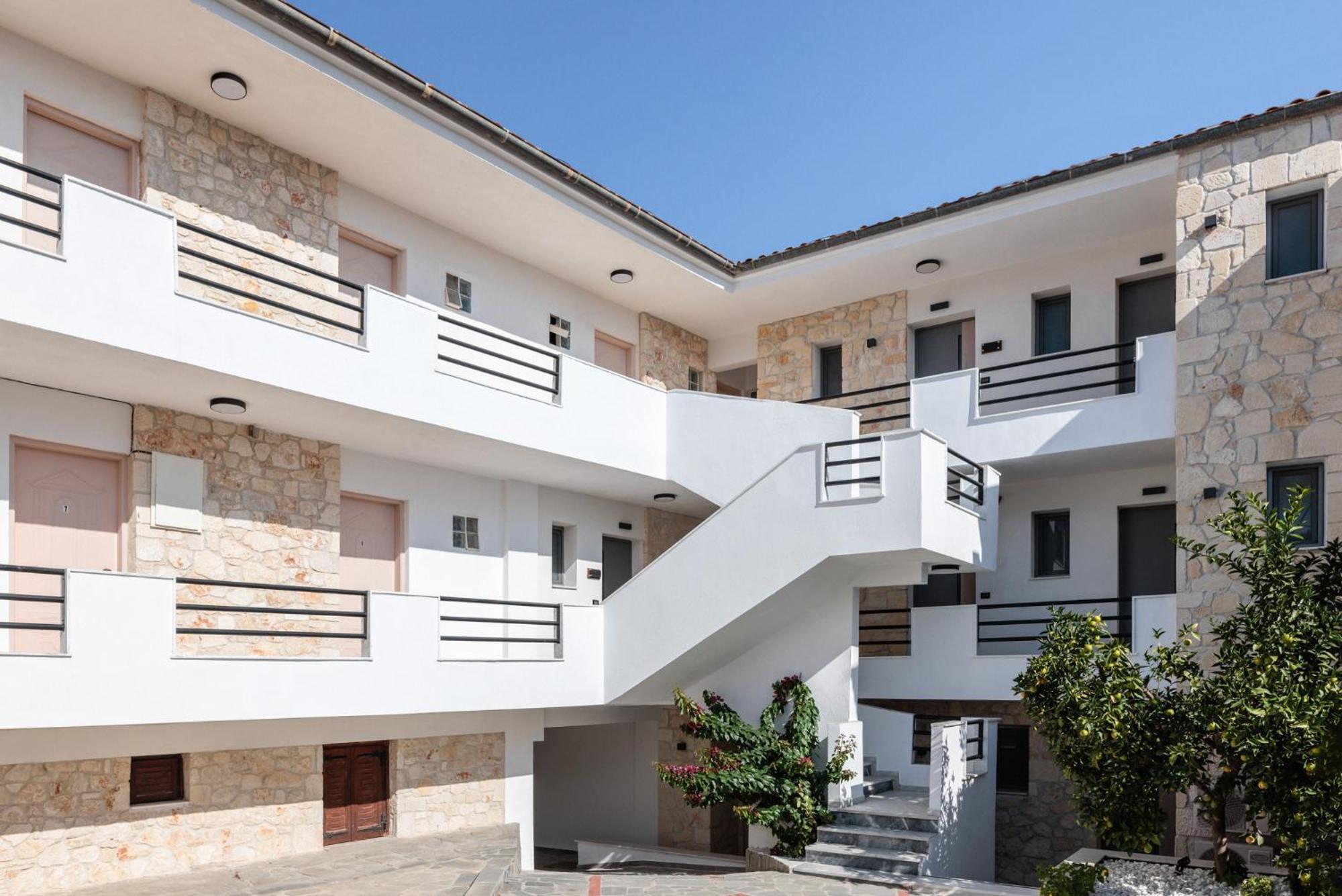 Amalthia Luxury Suites Polychrono Exterior photo