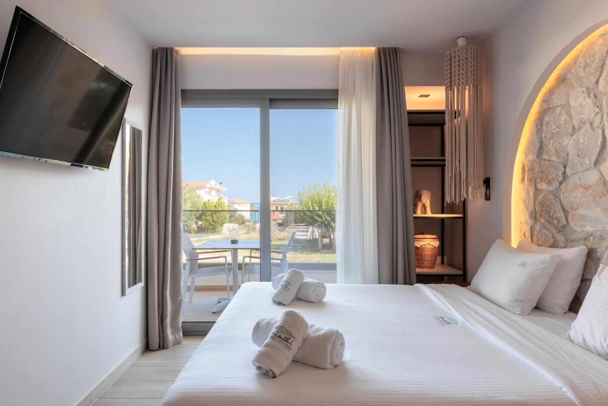 Amalthia Luxury Suites Polychrono Exterior photo