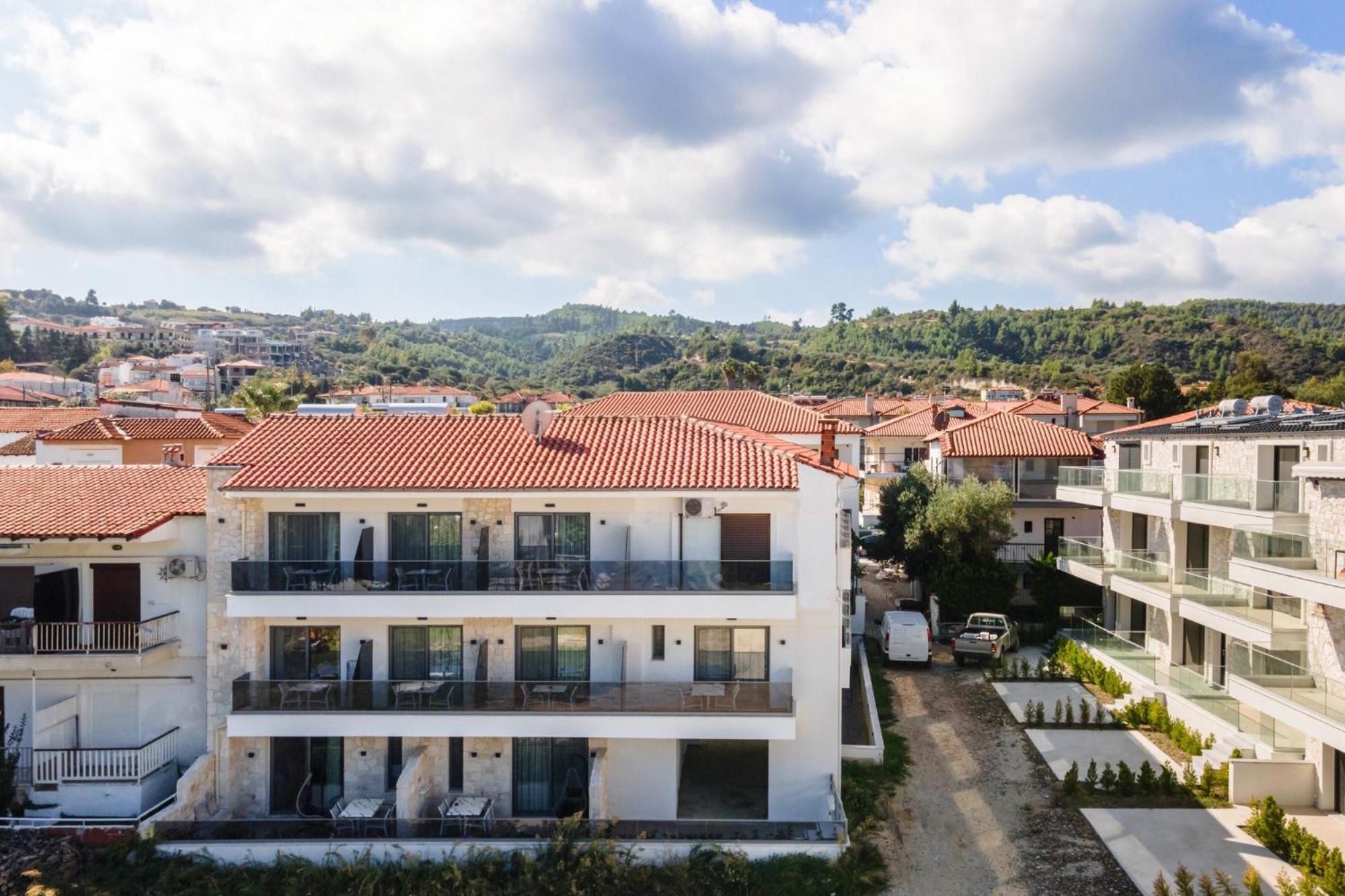 Amalthia Luxury Suites Polychrono Exterior photo
