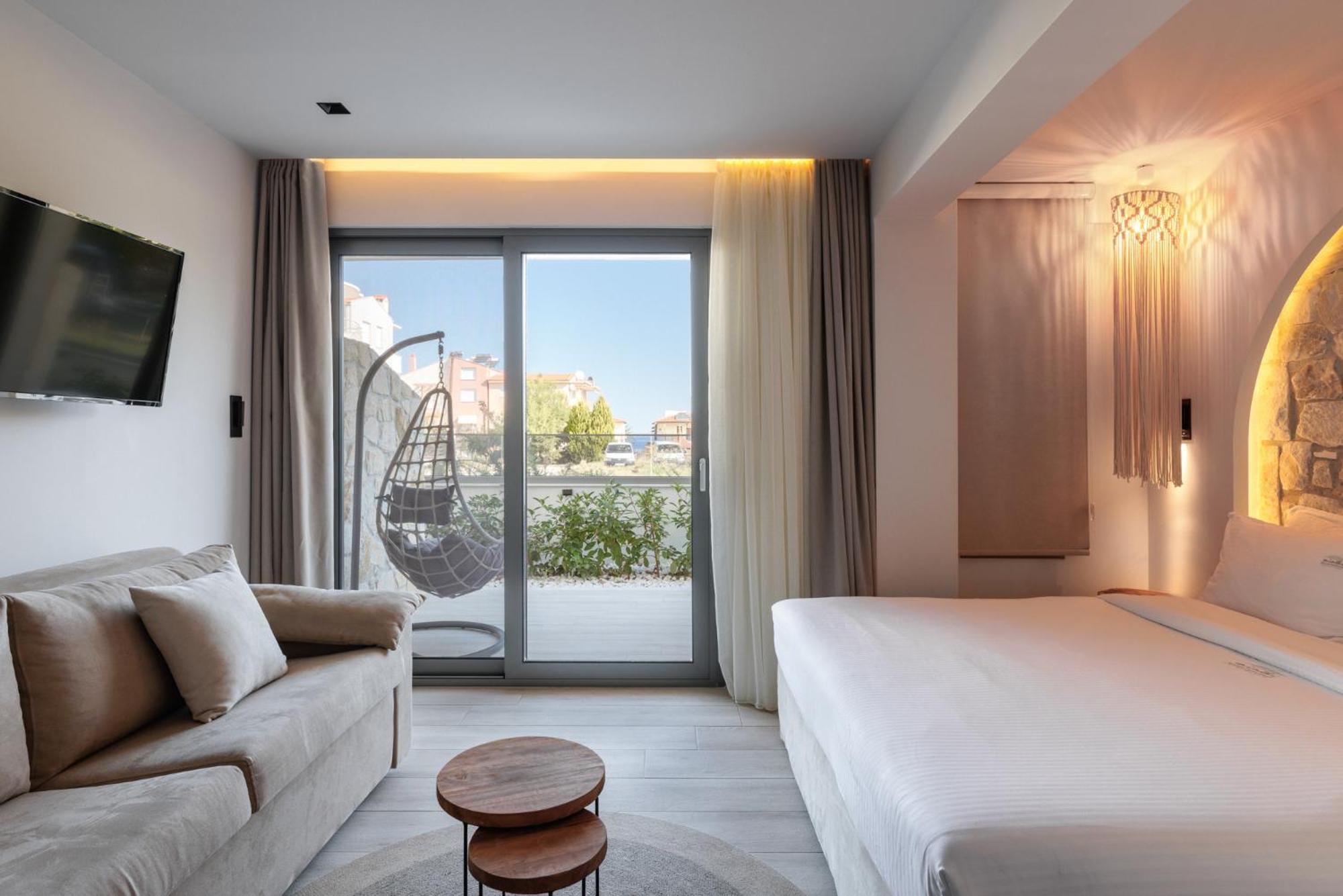 Amalthia Luxury Suites Polychrono Exterior photo
