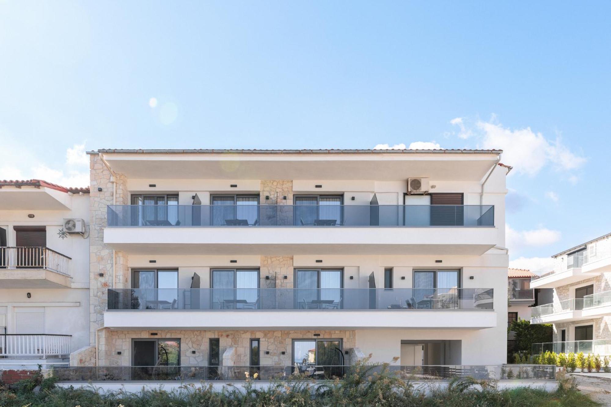 Amalthia Luxury Suites Polychrono Exterior photo
